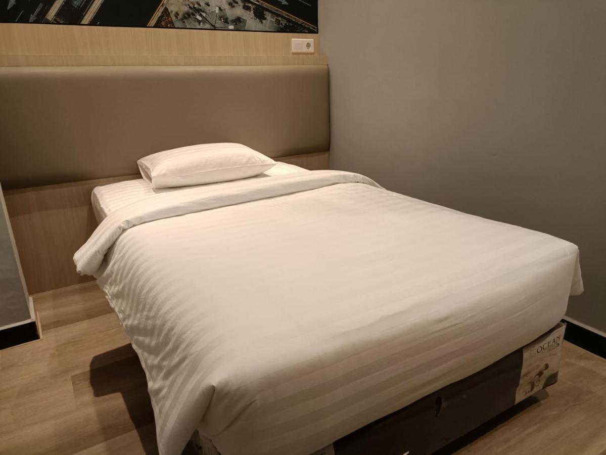 Hotel Odua Golden Mansyur Medan Zewnętrze zdjęcie